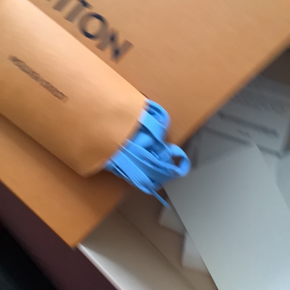 Louis Vuitton sneakers - Picture 9 of 13